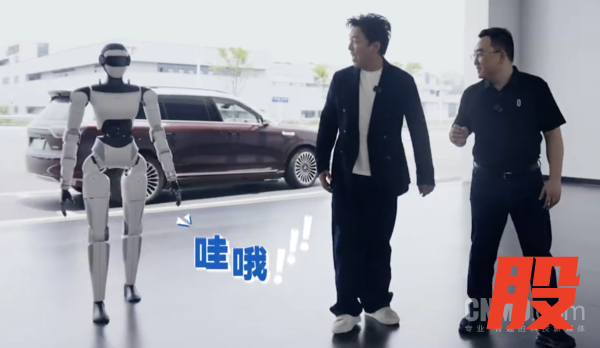 赛力斯人形机器人亮相